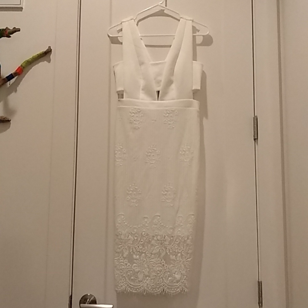 White lace fitted cocktail dress